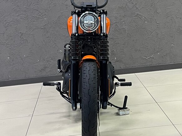 2025 Harley-Davidson Street Bob, оранжевый, 1690000 рублей - вид 9