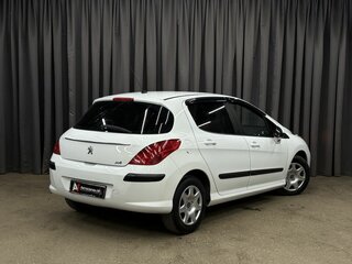 2011 Peugeot 308 I Рестайлинг, белый, 439888 рублей, вид 4