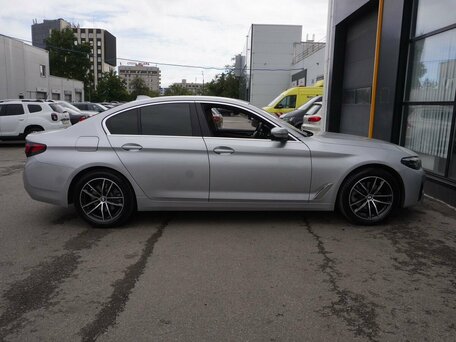 2020 BMW 5 серии 520i VII (G30/G31/G38) Рестайлинг, серый, 3493000 рублей, вид 4