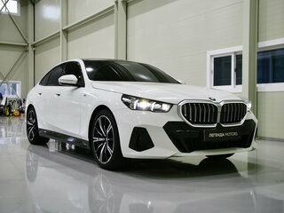 2024 BMW 5 серии 530i xDrive VIII (G60/G61/G68), белый, 7800000 рублей, вид 5