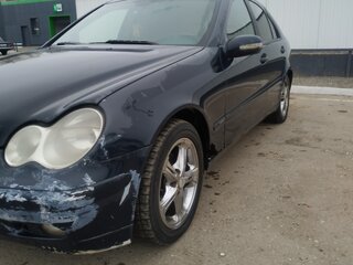 2004 Mercedes-Benz C-Класс 180 II (W203) Рестайлинг, синий, 400000 рублей, вид 1