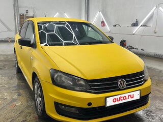 2017 Volkswagen Polo V Рестайлинг, жёлтый, 450000 рублей, вид 2