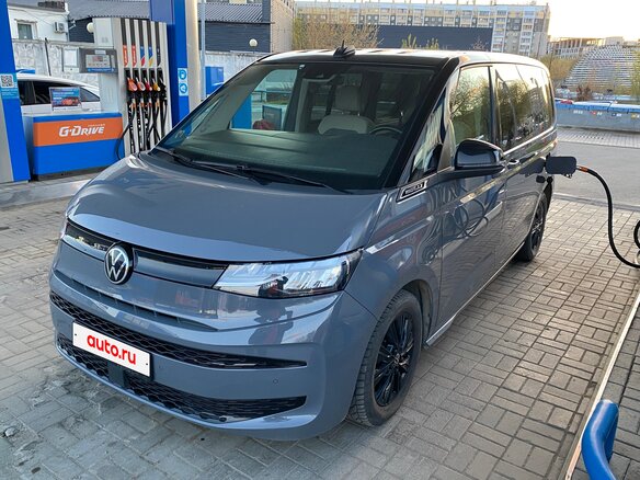 2022 Volkswagen Multivan T7, серый, 5850000 рублей - вид 2
