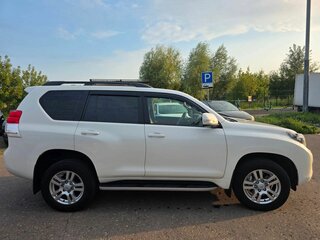2013 Toyota Land Cruiser Prado 150 Series, белый, 3000000 рублей, вид 3