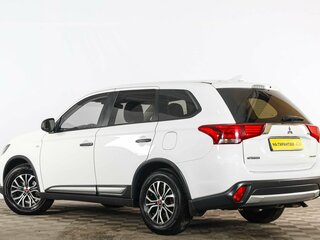 2017 Mitsubishi Outlander III Рестайлинг 2, белый, 1949000 рублей, вид 4