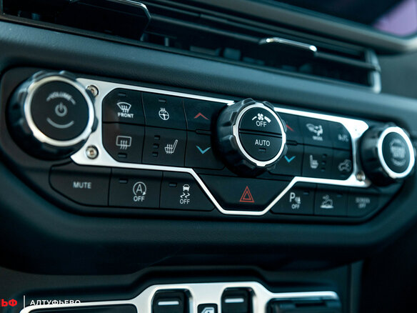 2025 Jeep Wrangler IV (JL) Рестайлинг, серый, 8850000 рублей - вид 9