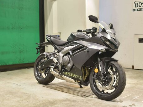 2024 Triumph Daytona 660, чёрный, 999000 рублей, вид 3
