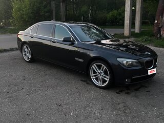 2009 BMW 7 серии Long 740Li V (F01/F02/F04), серый, 1300000 рублей, вид 5