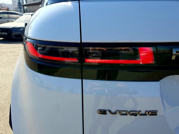 2025 Land Rover Range Rover Evoque L II Рестайлинг, белый - вид 9