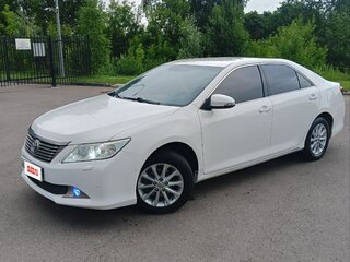 2013 Toyota Camry VII (XV50), белый, 1700000 рублей, вид 1