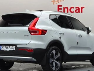 2023 Volvo XC40 I Рестайлинг, белый, 4563903 рублей, вид 3
