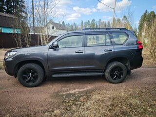 2021 Toyota Land Cruiser Prado 150 Series Рестайлинг 3, серый, 6500000 рублей, вид 4