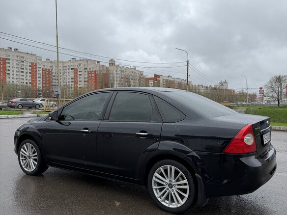2010 Ford Focus II Рестайлинг, чёрный, 700000 рублей - вид 5