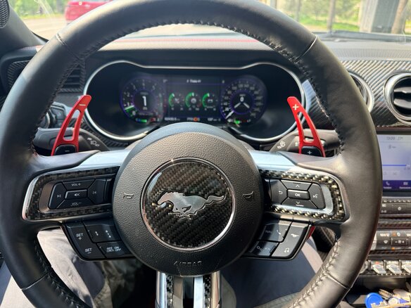 2021 Ford Mustang VI Рестайлинг, чёрный, 3150000 рублей - вид 4
