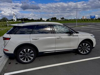 2022 Lincoln Corsair I, бежевый, 2110708 рублей, вид 3