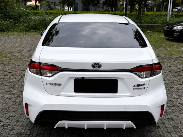 2022 Toyota Corolla Sporty XII (E210) Рестайлинг, белый - вид 7