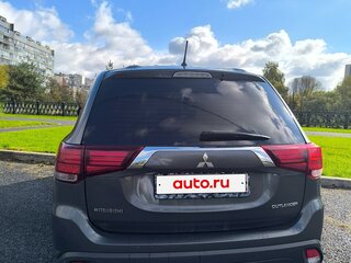 2016 Mitsubishi Outlander III Рестайлинг 2, серый, 1700000 рублей, вид 4