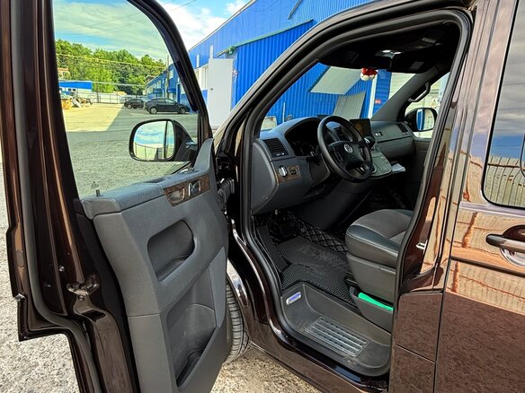 2009 Volkswagen Multivan T5, коричневый, 2200000 рублей - вид 7
