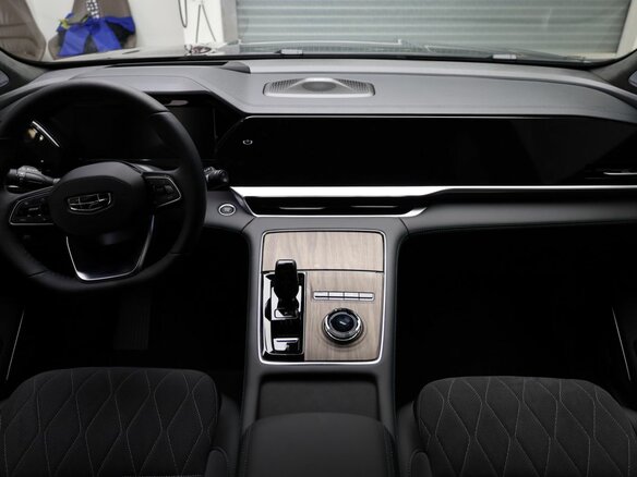 2026 Geely Monjaro I Рестайлинг, чёрный - вид 8