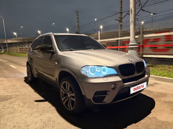 2011 BMW X5 35i II (E70) Рестайлинг, серый - вид 2