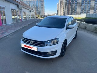 2015 Volkswagen Polo V Рестайлинг, белый, 800000 рублей, вид 1
