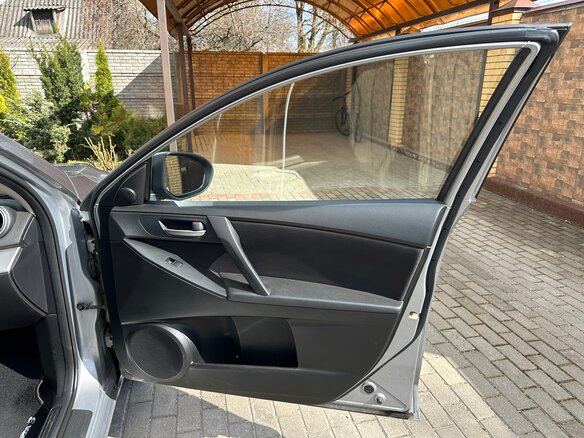 2011 Mazda 3 II (BL), серебристый, 1000000 рублей - вид 4