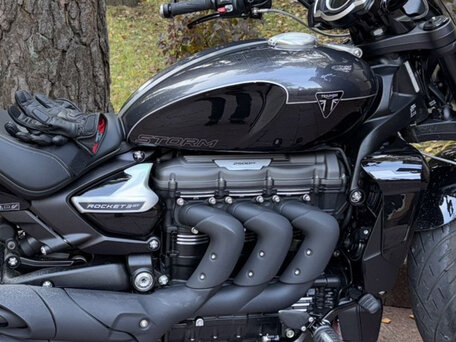 2025 Triumph Rocket III, чёрный, 2630000 рублей, вид 2