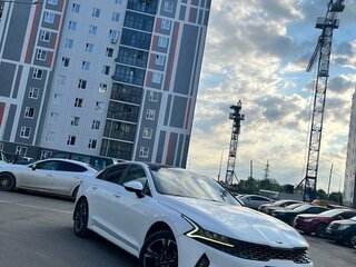 2021 Kia K5 III, белый, 1650000 рублей, вид 2