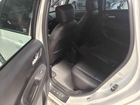 2022 Honda Fit Crosstar IV, белый, 980000 рублей - вид 9