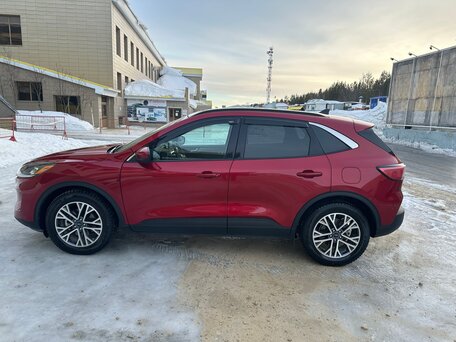 2019 Ford Escape IV, красный, 2150000 рублей, вид 4