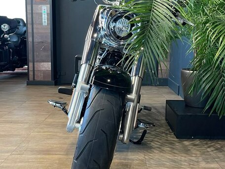 2025 Harley-Davidson Fat Boy, чёрный, 3850000 рублей, вид 4