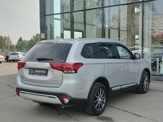 2019 Mitsubishi Outlander III Рестайлинг 3, серебристый, 2185000 рублей, вид 5
