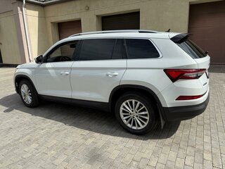 2025 Skoda Kodiaq I Рестайлинг, белый, 5000000 рублей, вид 4