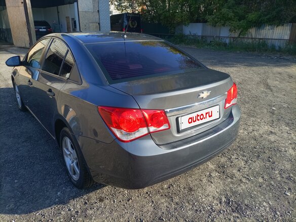 2011 Chevrolet Cruze I, серый, 430000 рублей - вид 2