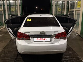 2011 Chevrolet Cruze I, белый, 600000 рублей, вид 3