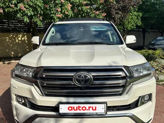 2017 Toyota Land Cruiser 200 Series Рестайлинг 2, белый, 5000000 рублей, вид 1