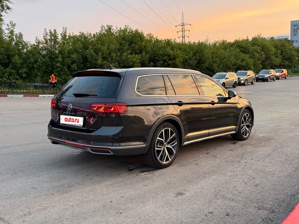 2020 Volkswagen Passat Alltrack B8 Рестайлинг, серый, 4050000 рублей - вид 3