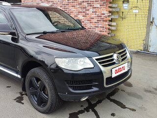 2010 Volkswagen Touareg I Рестайлинг, чёрный, 1090000 рублей, вид 1
