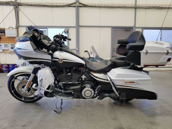 2012 Harley-Davidson CVO Road Glide, белый - вид 1