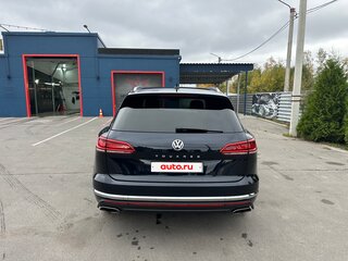 2020 Volkswagen Touareg III, чёрный, 4500000 рублей, вид 2