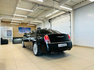 2012 Chrysler 300C II, чёрный, 1649900 рублей, вид 4