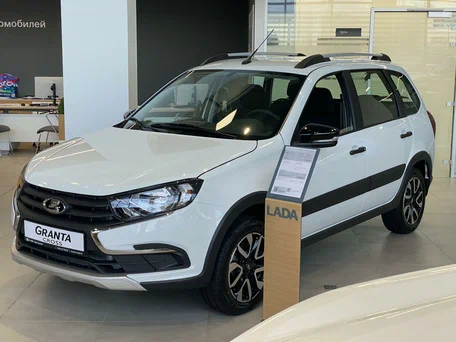 2026 Lada (ВАЗ) Granta Cross I Рестайлинг, белый, 1226000 рублей, вид 3