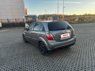 2011 Kia Rio II Рестайлинг, серебристый, 700000 рублей, вид 3