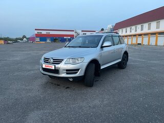2008 Volkswagen Touareg I Рестайлинг, серебристый, 1000000 рублей, вид 3