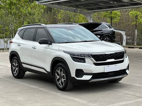 2022 Kia KX3, белый, 1400001 рублей - вид 2