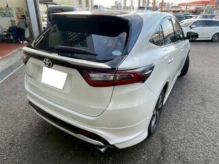 2019 Toyota Harrier III (XU60) Рестайлинг, белый, 2419000 рублей, вид 5