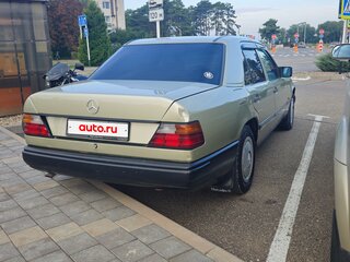 1992 Mercedes-Benz W124 200, зелёный, 330000 рублей, вид 5