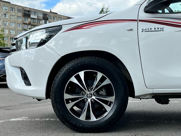 2021 Toyota Hilux VIII Рестайлинг 2, белый, 3100000 рублей - вид 9
