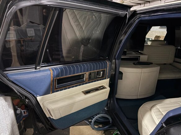 1985 Cadillac DeVille VI, чёрный, 1250000 рублей - вид 7
