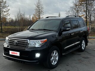 2013 Toyota Land Cruiser 200 Series Рестайлинг 1, чёрный, 4400000 рублей, вид 3